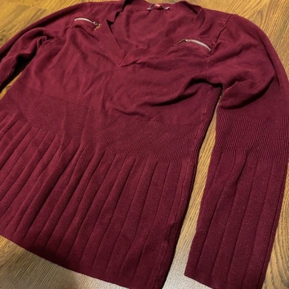 San Francisco Pretty Wine Red Stretch Knit V Neck Sweater With Zipper Accents - Picture 10 of 10